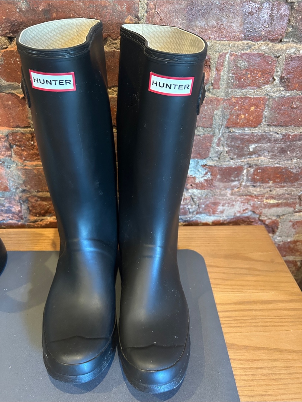 Excellent Condition Hunter Rain Boots (Black, Size 10)